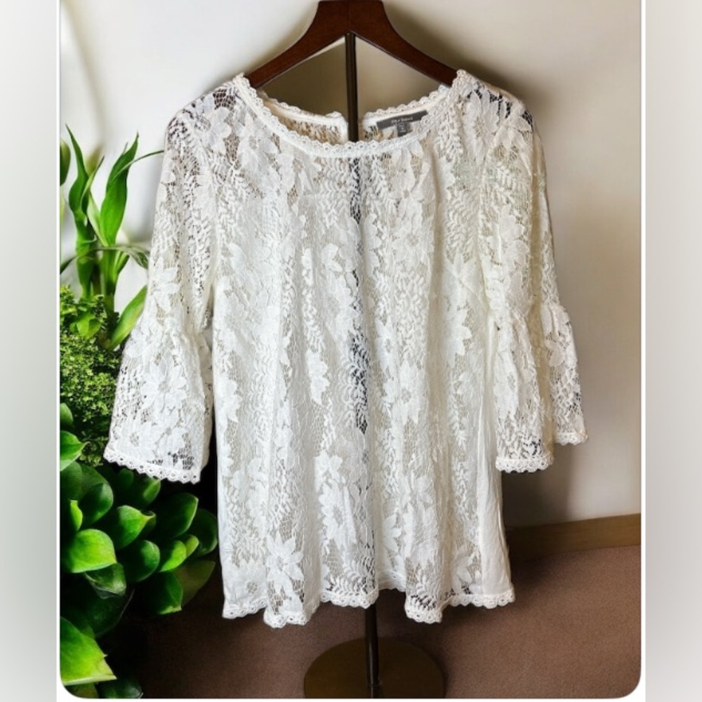 BLUE TASSEL Women’s Lace Boho Blouse with Elbow Length Bell Sleeves Size Large.